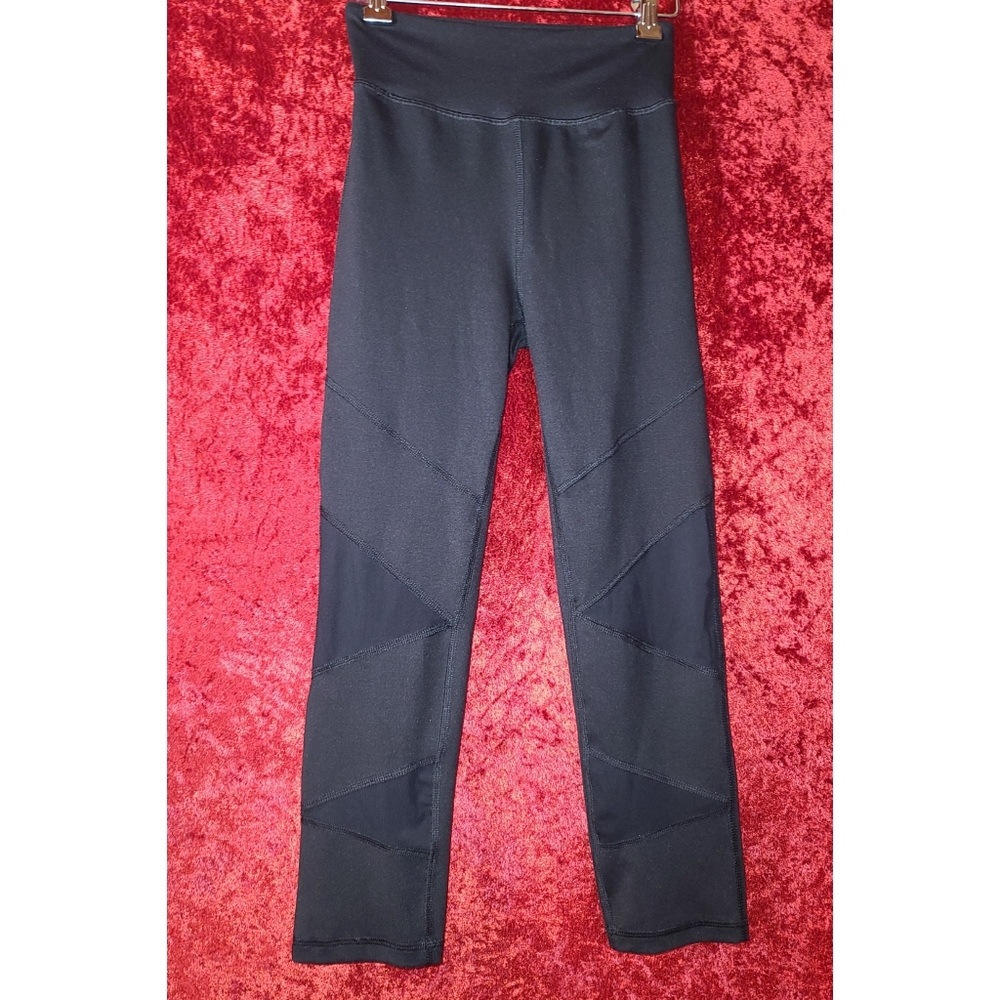 SO Black Yoga-High Rise Capri Leggings with Mesh